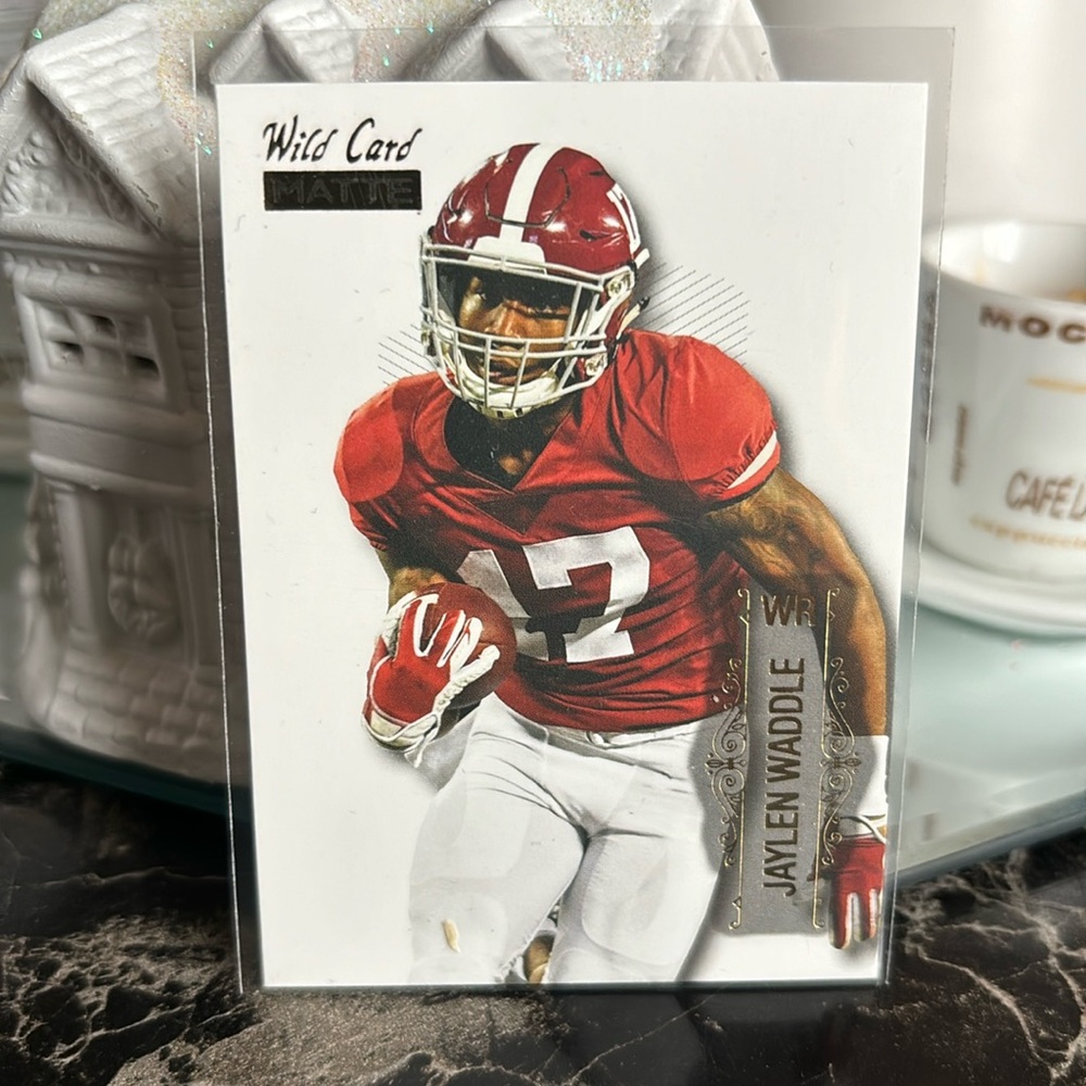 3 Jaylen Waddle Sport Cards